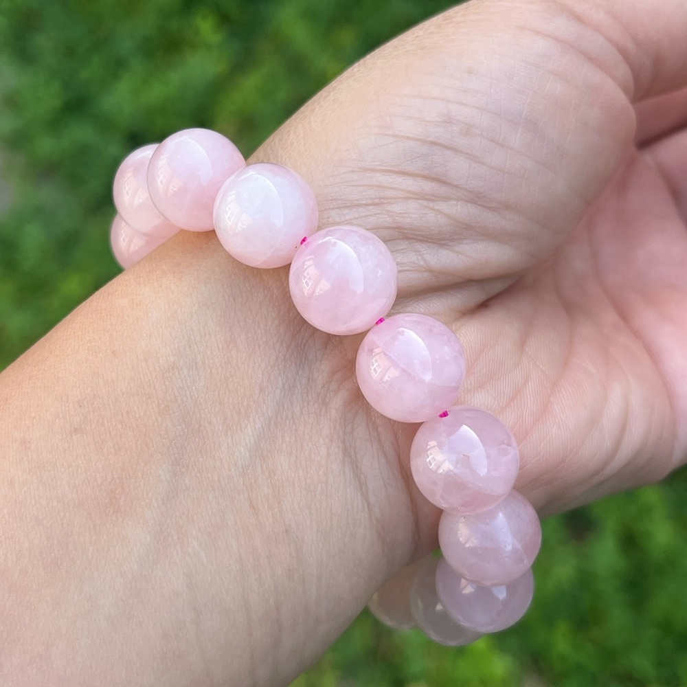 13mm stretchable pink rose quartz bracelet - Picture 3 of 6